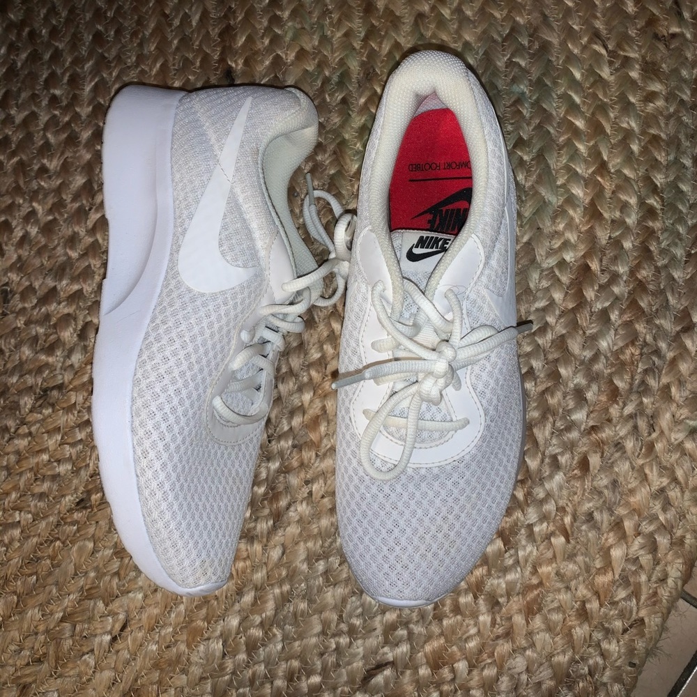 Nike Tanjun women’s sneaker
